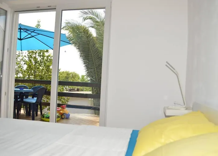 Апартаменты Maslenica - 3Br Apartment Near Beach & National Parks *